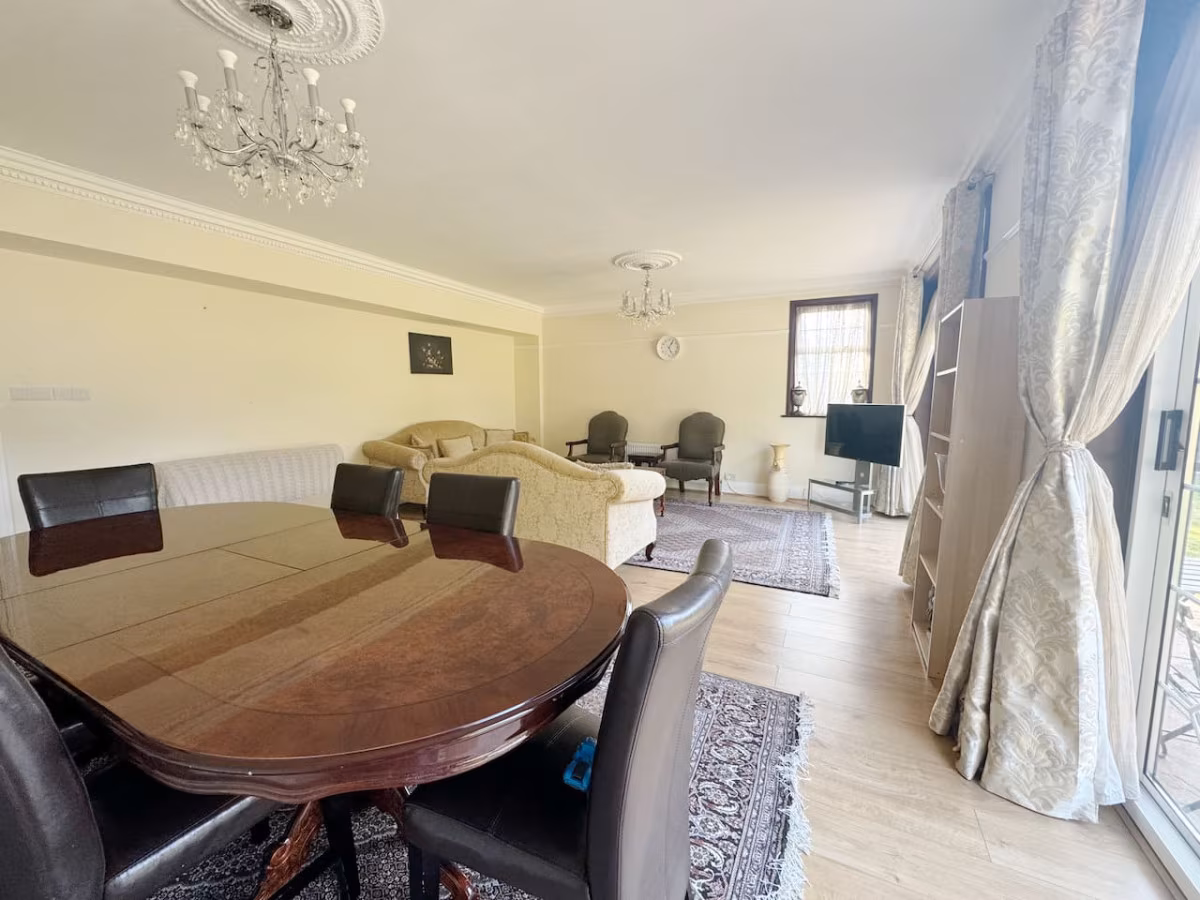 Bright & Spacious House Near Central London — photo 5
