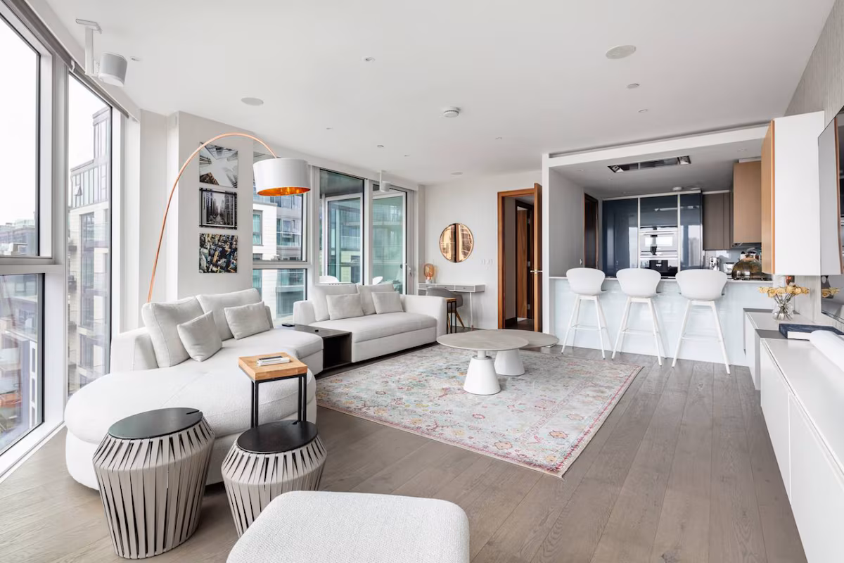 Elegant Riverside 3BR Apartment w/ Panoramic Views