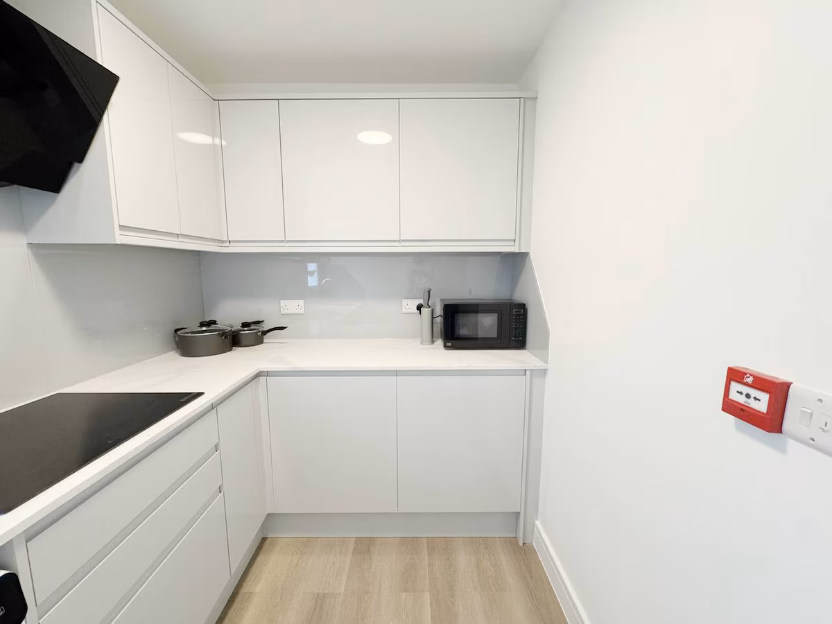 K5. Chic and Airy Studio in the Heart of Kingston